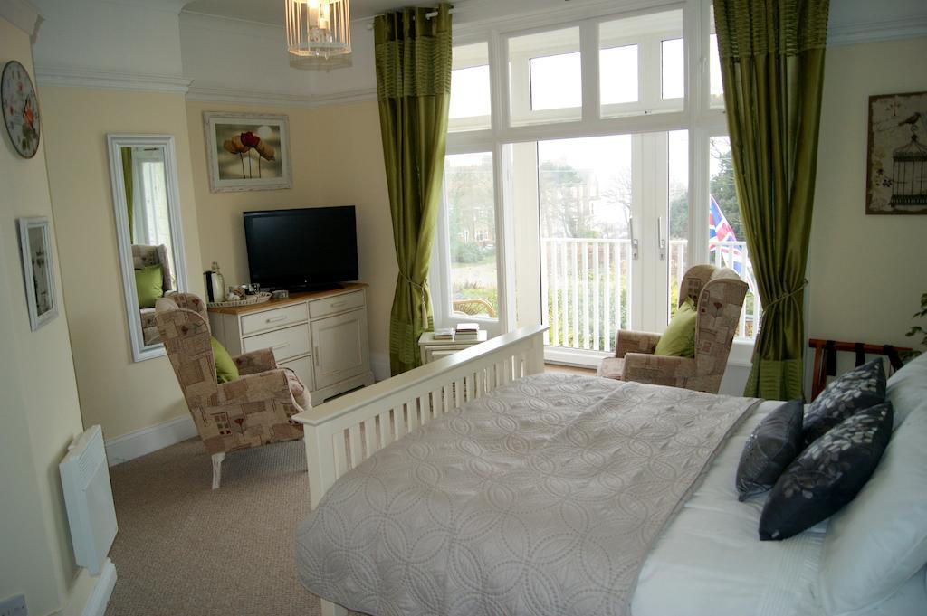 Sunset Guest House Хънстантън Стая снимка A bedroom at the hotel