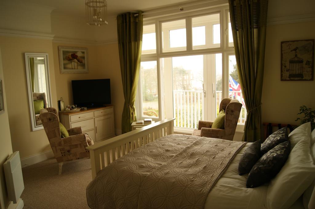 Sunset Guest House Хънстантън Стая снимка A bedroom at the hotel