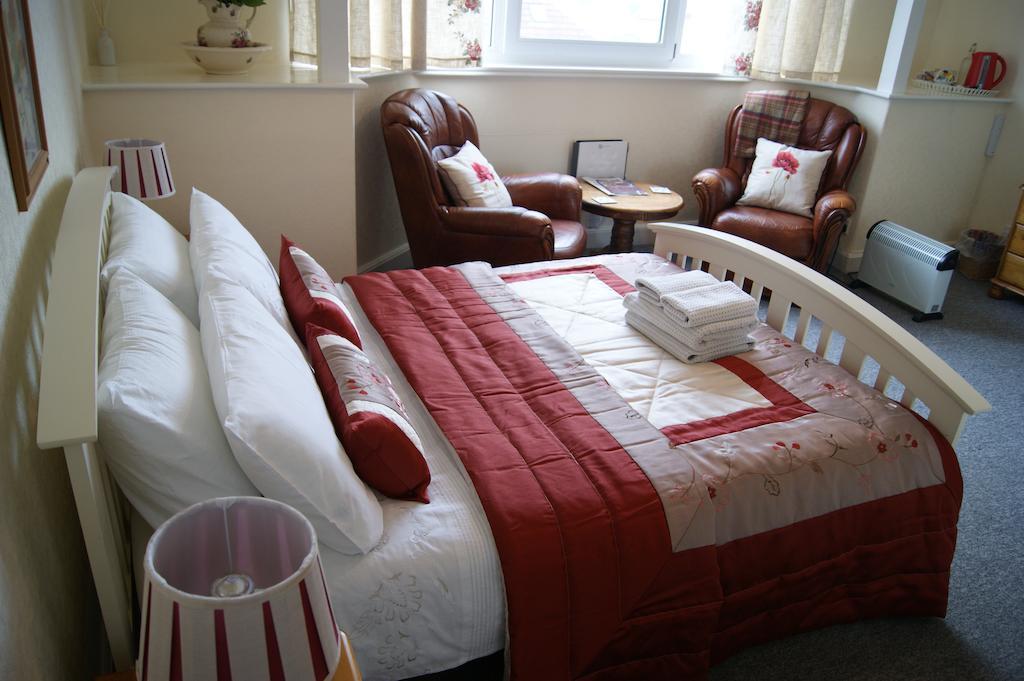 Sunset Guest House Хънстантън Стая снимка A bedroom at the hotel