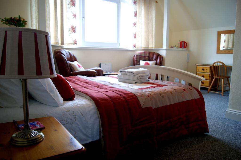 Sunset Guest House Хънстантън Стая снимка A bedroom at the hostel