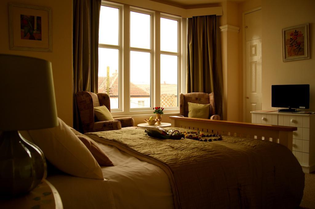 Sunset Guest House Хънстантън Стая снимка A bedroom at the hotel