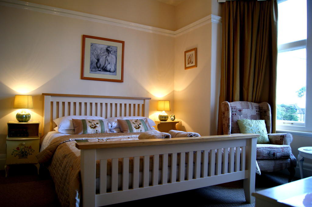 Sunset Guest House Хънстантън Стая снимка A bedroom at the hotel