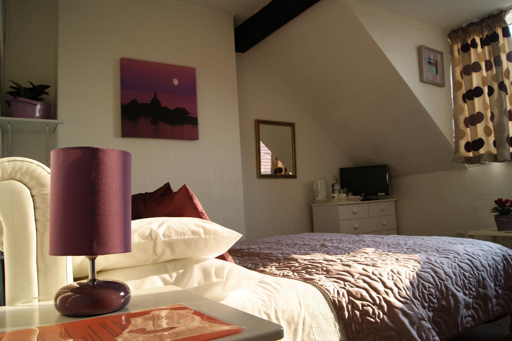 Sunset Guest House Хънстантън Стая снимка A bedroom at the Old Post Office
