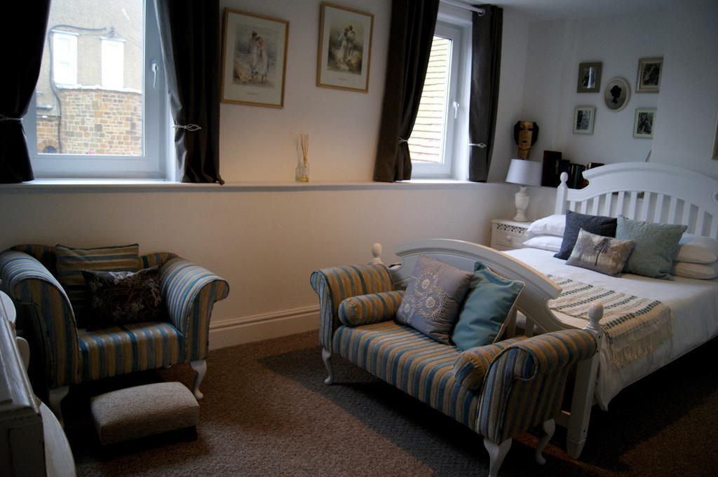 Sunset Guest House Хънстантън Екстериор снимка A room at the hotel
