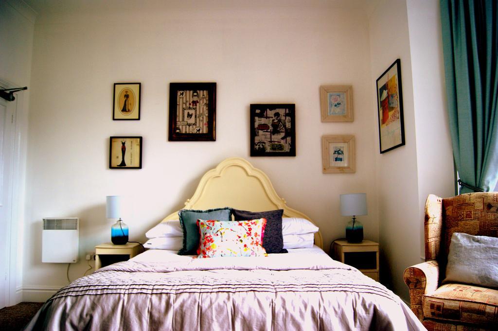 Sunset Guest House Хънстантън Екстериор снимка A bedroom