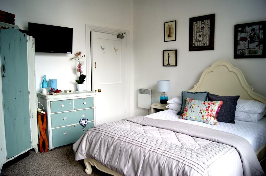 Sunset Guest House Хънстантън Екстериор снимка A bedroom
