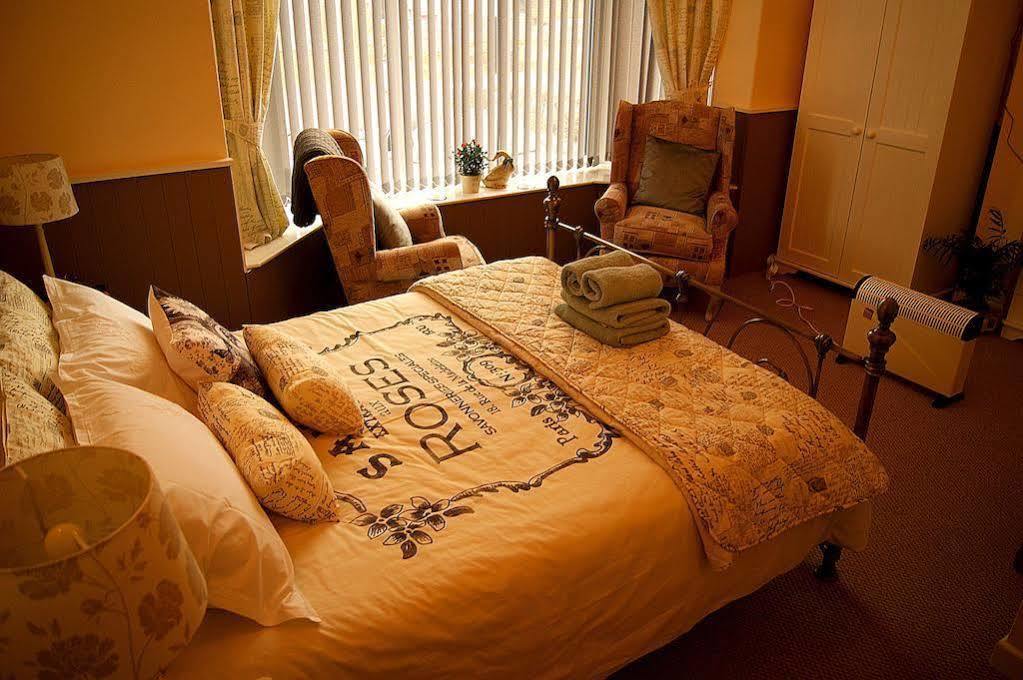Sunset Guest House Хънстантън Екстериор снимка A bedroom at the care home