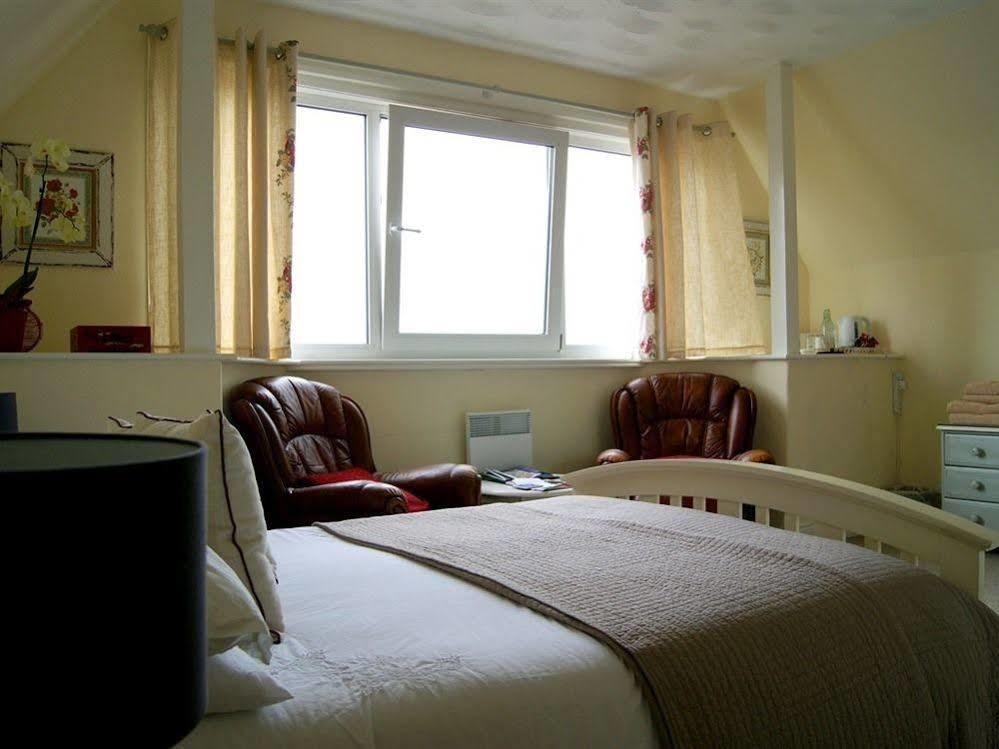 Sunset Guest House Хънстантън Екстериор снимка A typical bedroom