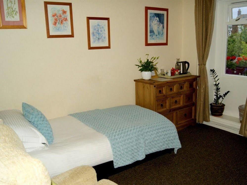 Sunset Guest House Хънстантън Екстериор снимка A typical bedroom at the centre