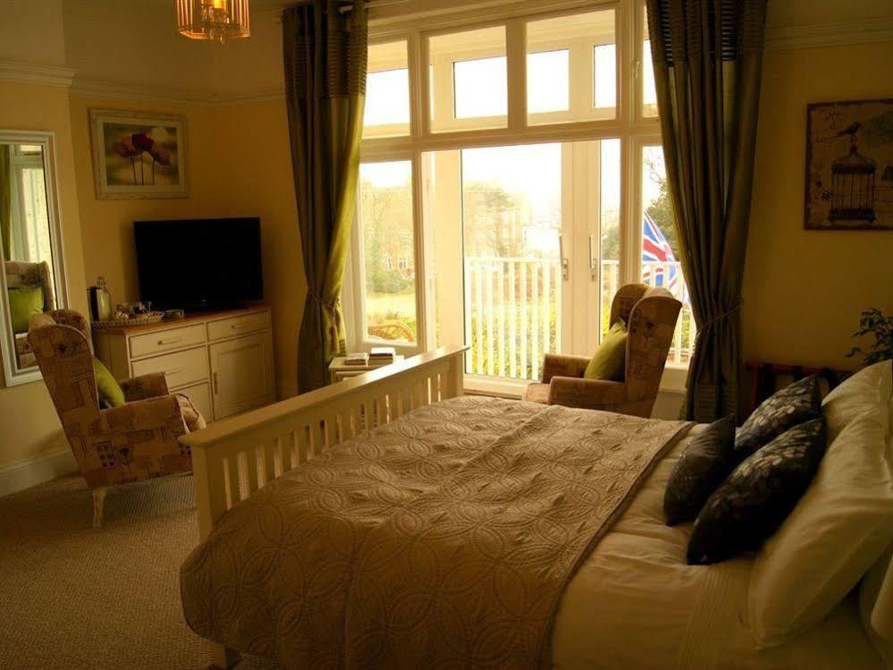Sunset Guest House Хънстантън Екстериор снимка A bedroom at the hotel